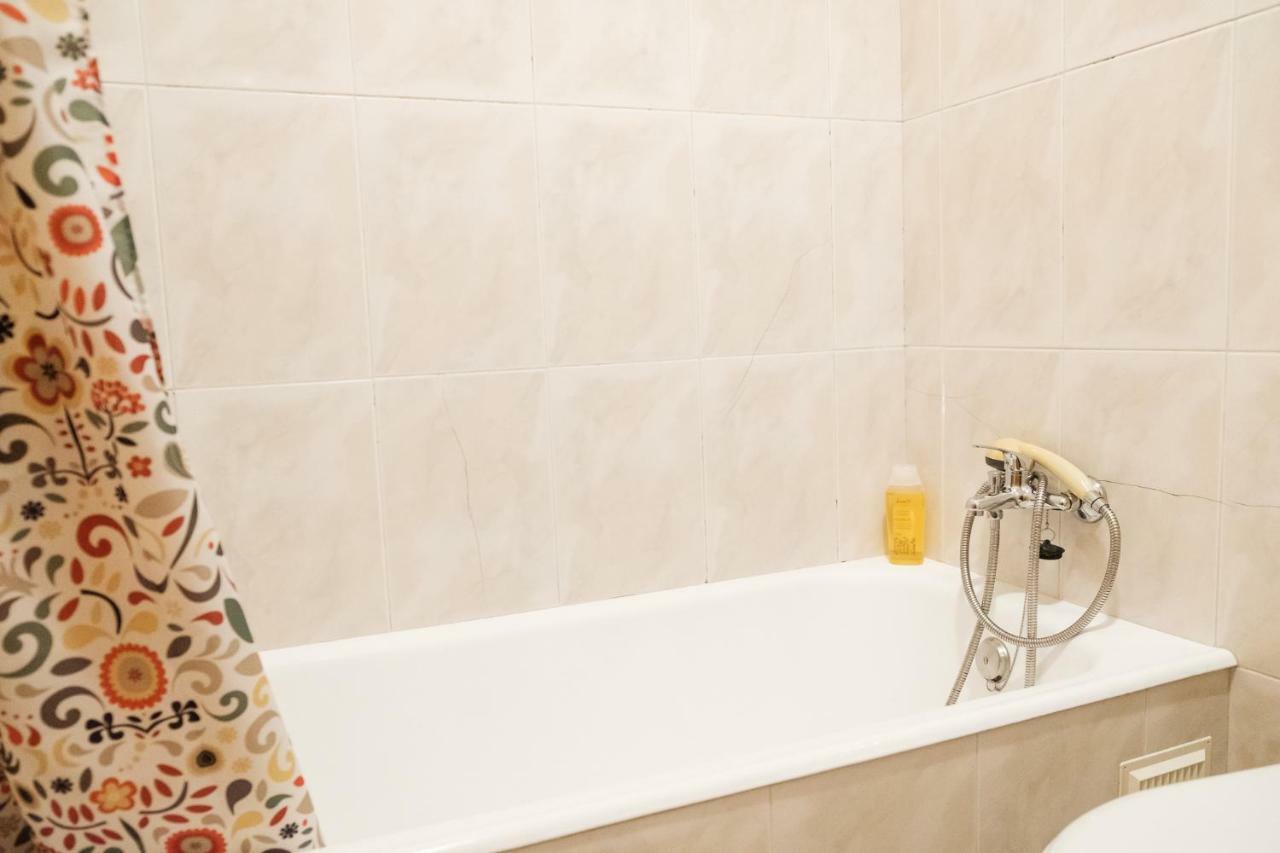 Apartment With Balcony In The Square Porto Ngoại thất bức ảnh