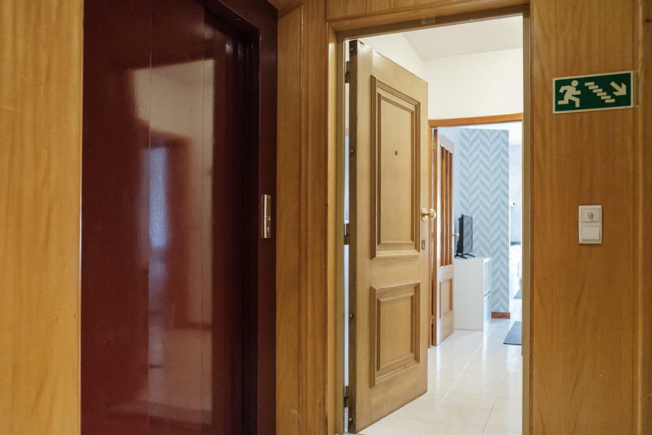 Apartment With Balcony In The Square Porto Ngoại thất bức ảnh