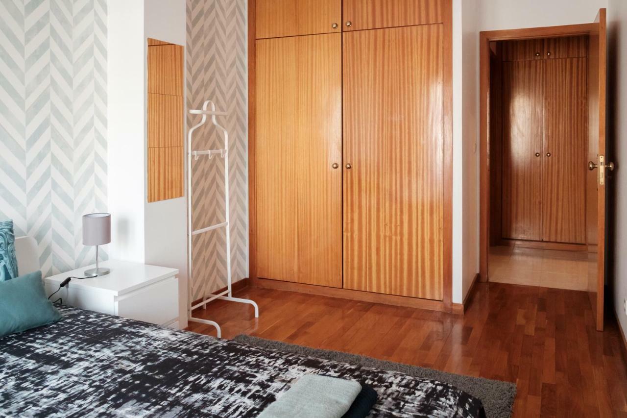 Apartment With Balcony In The Square Porto Ngoại thất bức ảnh