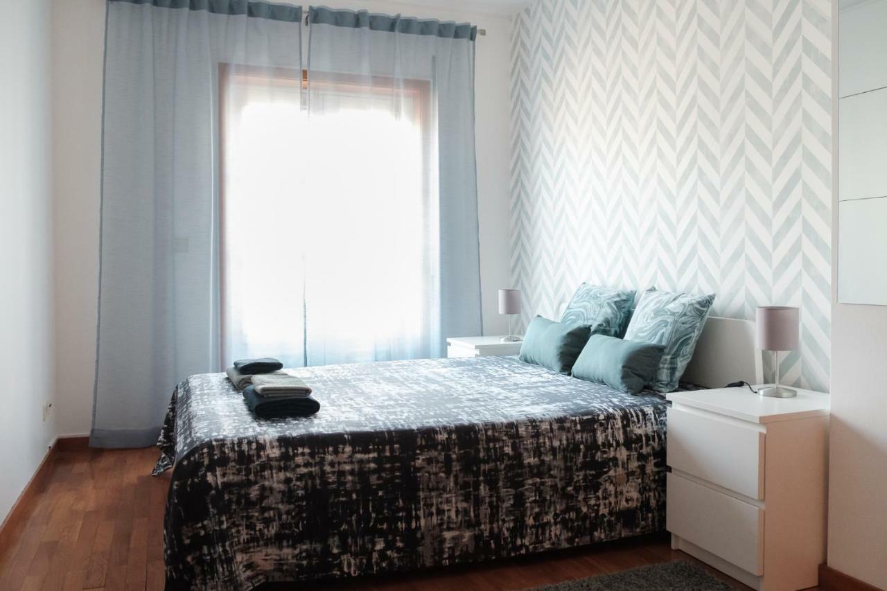 Apartment With Balcony In The Square Porto Ngoại thất bức ảnh